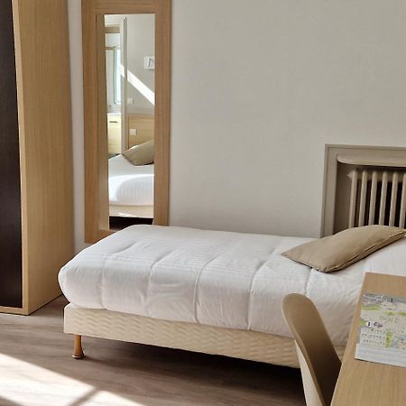 Hotel Du Commerce เฟก็องป์ ภายนอก รูปภาพ